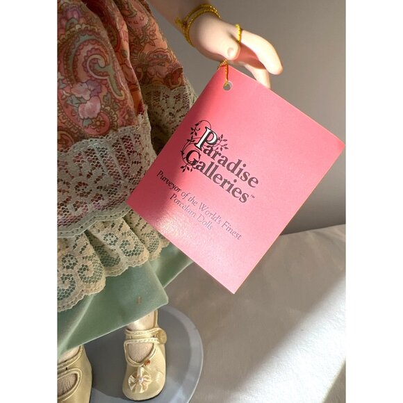 Sarah at the Fair Porcelain Doll Treasury Collection Paradise Galleries 14", Sta - Picture 7 of 11